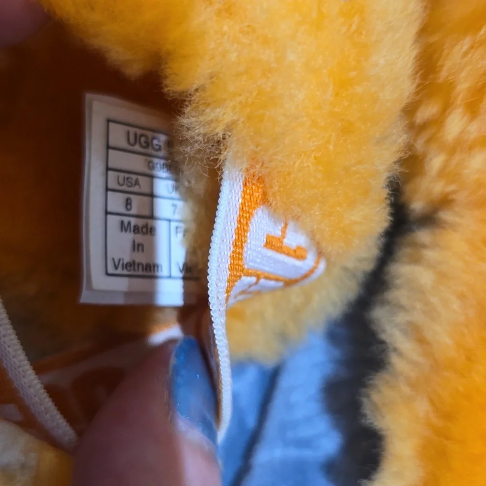 Toddler uggs size 8 orange - Picture 3 of 6